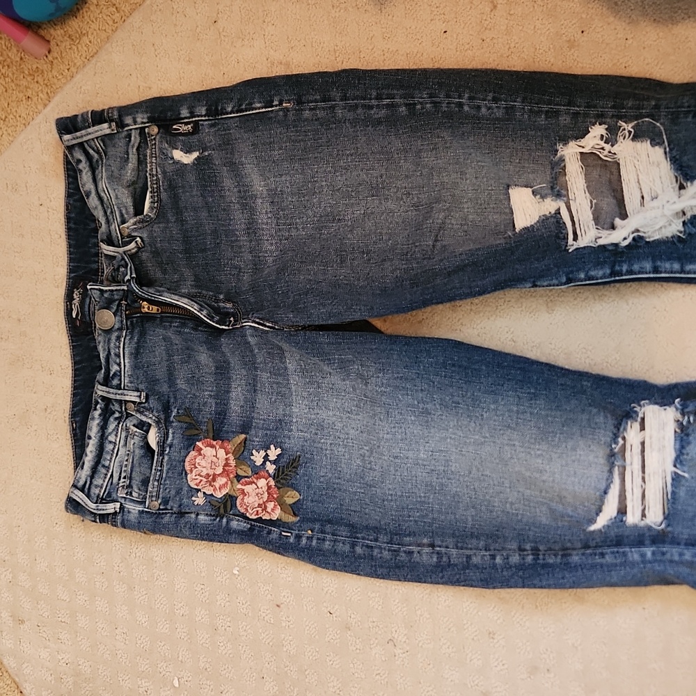 Silver Embroidered Crop Jean. W32L25- read description